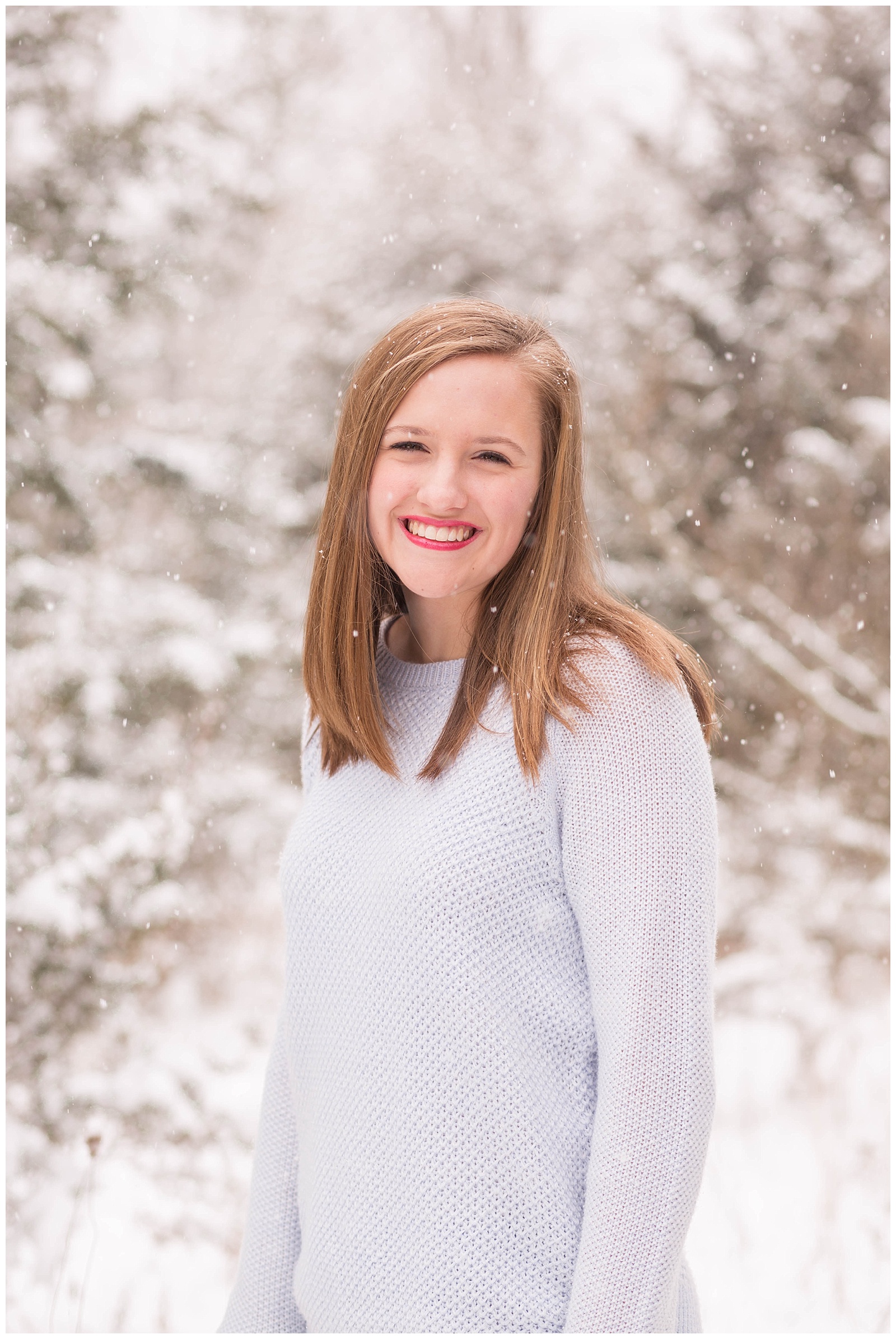 Winter Senior Session in the Snow | Monica Brown Photography | Indianapolis, Ohio, and Destination Photographer | monicabrownphoto.com
