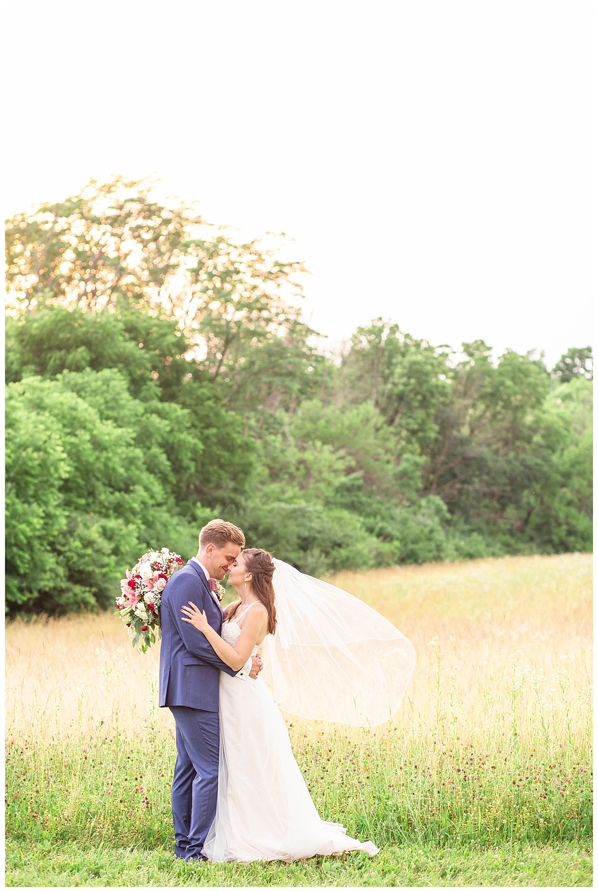 Columbus Ohio Outdoor Barn Wedding | Monica Brown Photography | Indianapolis Wedding Photographer 